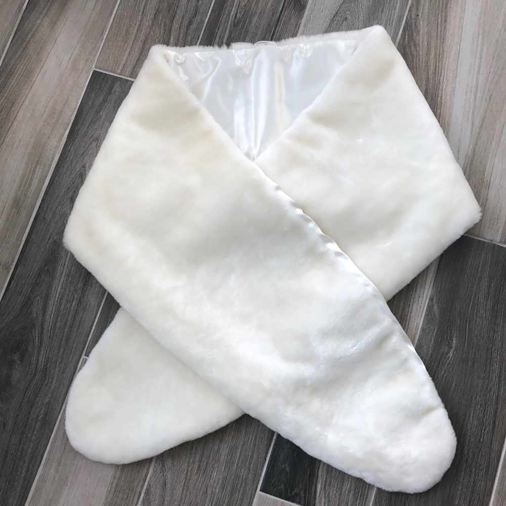 David’s Bridal Faux-Fur Bridal Wrap